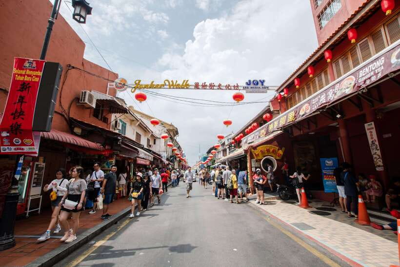 Kuala Lumpur: Private Malacca Night Tour w/Cruise & Trishaw - Chinatown and Jonker Street after dark