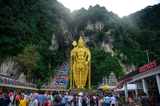 Kuala Lumpur Private Tour to Batu Caves Hotsprings And Waterfalls - Selayang Hot Spring and a local Malaysian pause