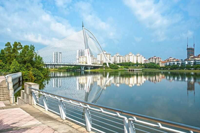 Kuala Lumpur: Putrajaya City Tour with Lake Cruise - Who should book this half-day trip?