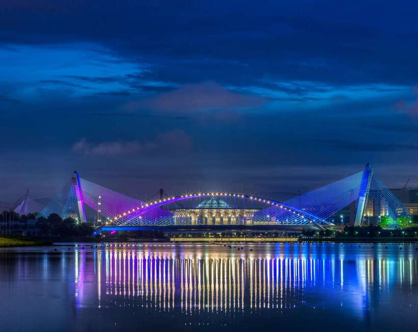 Kuala Lumpur: Putrajaya City Tour with Lake Cruise - Seeing Putrajaya from the lake