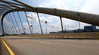 Putrajaya Tour with Traditional Boat Cruise