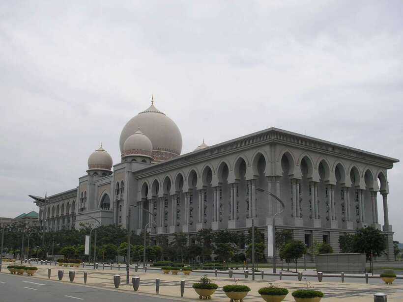 Kuala Lumpur: Putrajaya Tour with Traditional Boat Cruise - Ministries, bridges, and the view from the Convention Centre