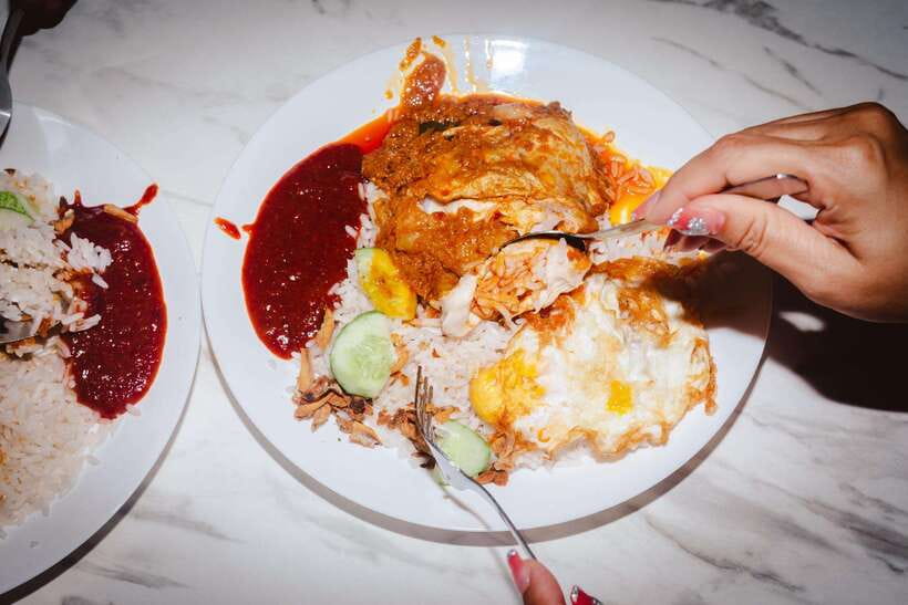 Kuala Lumpur: Sambal Street Food Tour with 15+ Tastings - Sambal and grilled mackerel bring the heat