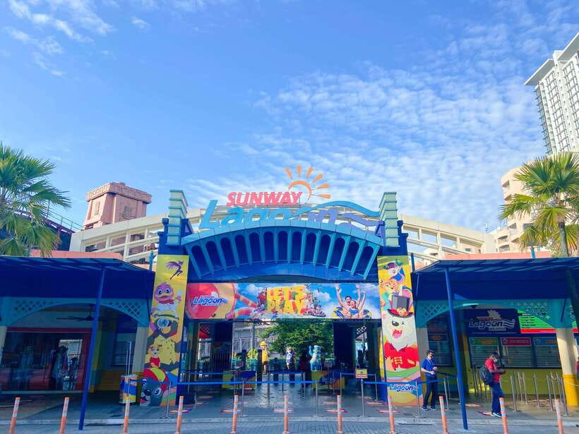 Kuala Lumpur: Sunway Lagoon Ticket & 1-Way Transfer - Getting through the gate and choosing your route