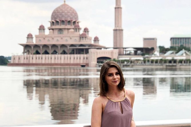 Malacca Instagram Tour: Most Famous Spots (Private & All-Inclusive) - Putra Mosque begins the photo-focused route
