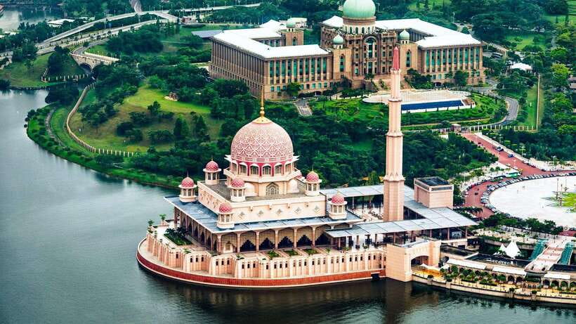 Malacca & Putrajaya Tour - Putra Mosque and the extra-cost boat ride