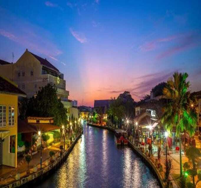 Melaka: Private Full-Day City Tour - Dutch Square and the red center of Melaka