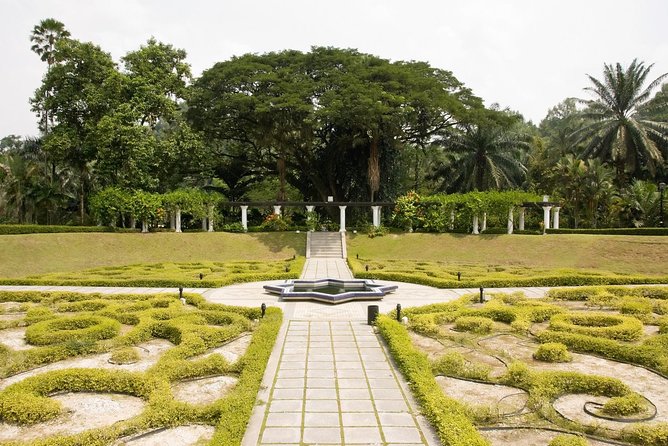 Private Day Kuala Lumpur Photographic Tour With Petronas Twin Tower & Batu Caves - Lake Gardens and the Orchid Gardens