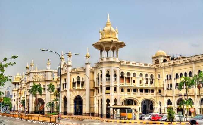 Private Full Day Kuala Lumpur City Tour with the Batu Caves - Petronas Towers, Istana Negara, and Merdeka Square