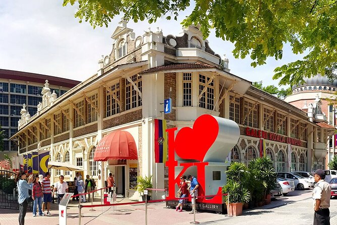 Private FullDay Tour includes Petronas Twin Towers & Batu Caves - Chinatown and Central Market: two different shopping stops