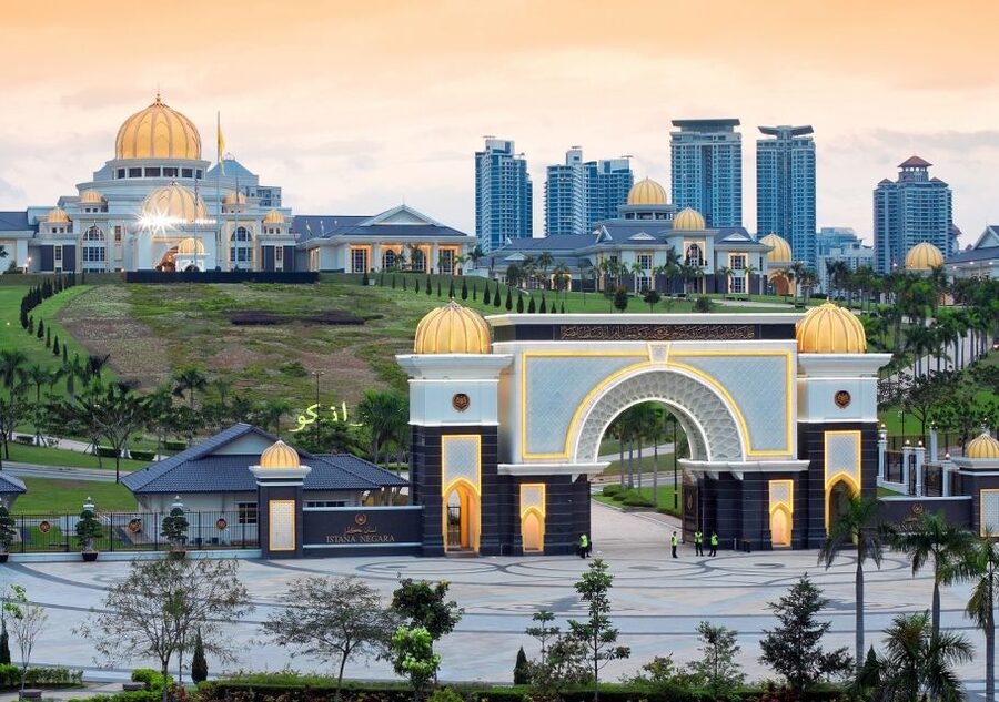 Private Kuala Lumpur and Putrajaya Highlights in One Day - Putrajaya’s rose-granite Putra Mosque