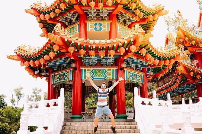 Private Kuala Lumpur City Tour : Petronas Twin Tower & Batu Caves - Batu Caves and the golden Lord Murugan