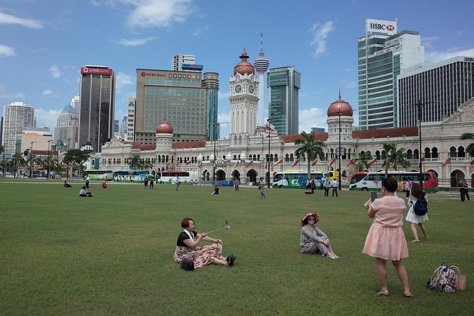 Private Kuala Lumpur Night Market And Food Tour - The Malaysian buffet: a broad dinner without guesswork
