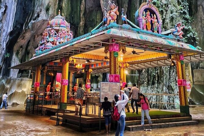 Private Shore Excursion from Klang Port to KL city tour - National Monument and a short Chinese temple visit