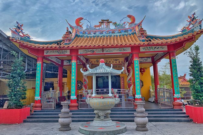 Pulau Ketam Rural Adventure Day Tour (SIC – Join In Tour) - The Selangor palace view and Blue Mosque stop