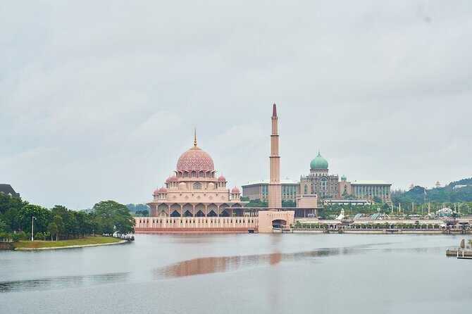 Putrajaya City Tour From Kuala Lumpur - Seri Wawasan Bridge and Putrajaya Lake