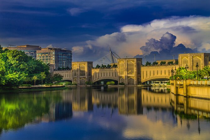 Putrajaya City Tour From Kuala Lumpur - How the private format affects the day