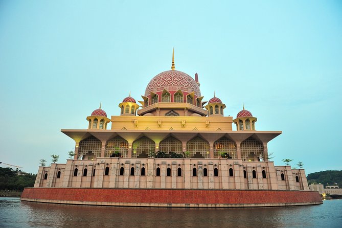 Putrajaya Half Day Tour with Pink Mosque & River Cruise(SIC) - The government district and Perdana Putra