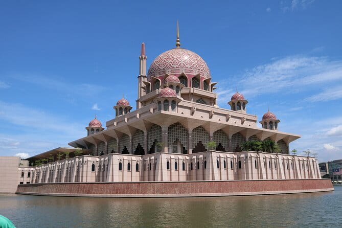 Putrajaya Tour From Kuala Lumpur Includes Batu Caves - Batu Caves and the towering Lord Murugan statue