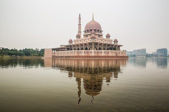 Putrajaya Tour From Kuala Lumpur Includes Batu Caves - Putra Mosque and Putra Square