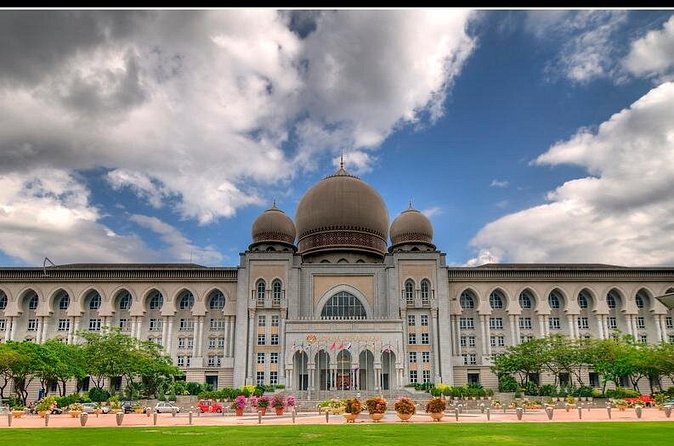 Putrajaya Tour with Traditional Boat Cruise & Pink Mosque (Private) - What the $52 price really covers