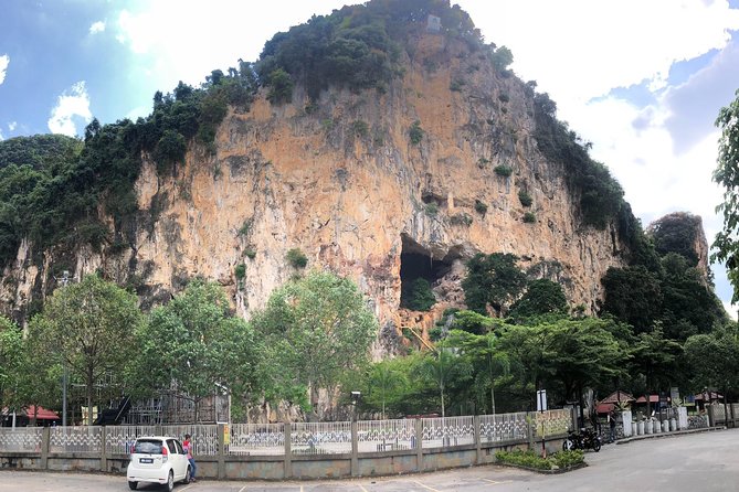 Rock Climbing guiding, top rope climbing includes full climbing gears and shoe. - Why Gua Damai is a good climbing choice near Kuala Lumpur
