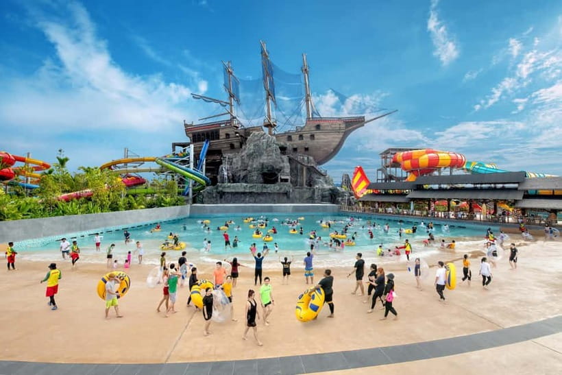 Selangor: SplashMania Waterpark at Gamuda Cove Entry Ticket - Starting with the ticket counter