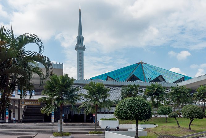 Shore Excursions from Port Klang Terminal - The National Monument and the Lake Gardens area