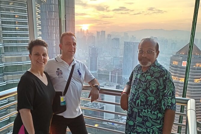 Sky-High Dining Experience at the Iconic Petronas Twin Towers - The guide can make or break the visit