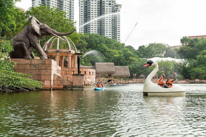 Sunway Lagoon Theme Park with Round-Trip Transfer - Rides that give the amusement park some bite